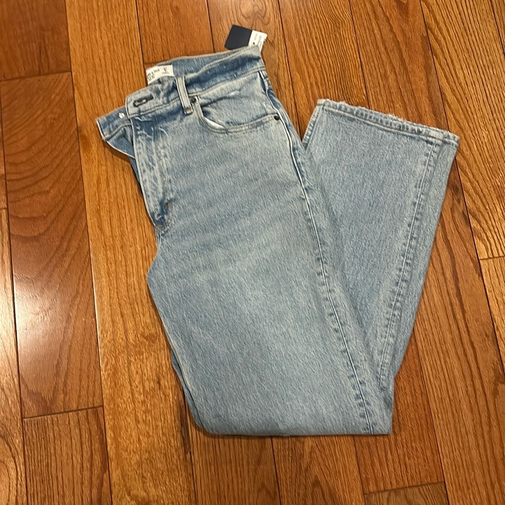 Abercrombie and Fitch 90s Straight Ultra Hugh Rise Size 27 Size 4R New with tags